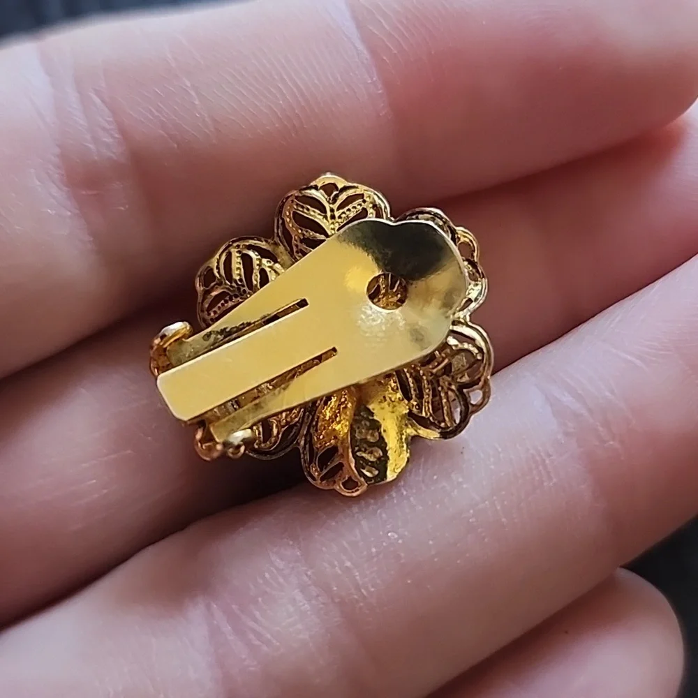 VTG clip on earrings - Picture 7 of 8